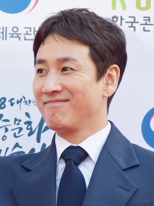이선균 사주