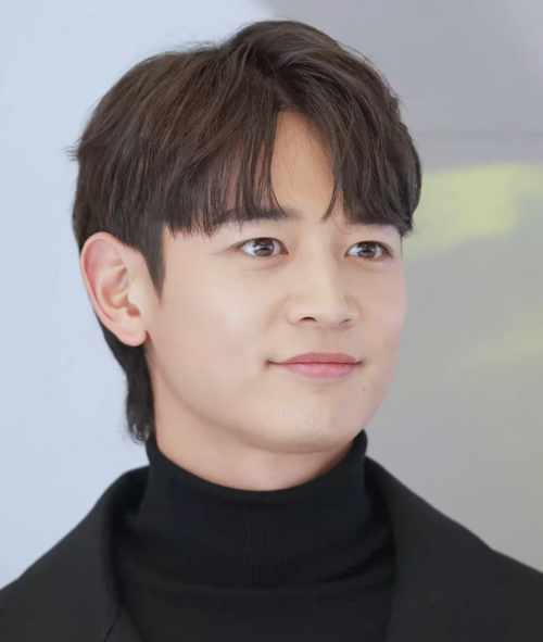 민호 사주